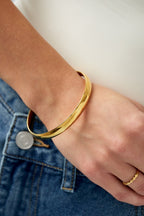 Casual armring, gedragen