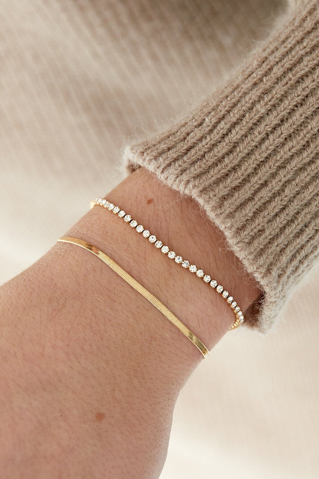 Dubbele armband met diamantjes, detailfoto