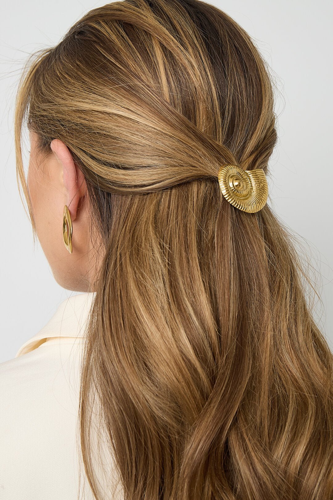 Elegante schelpenbroche, detail schelpmotief