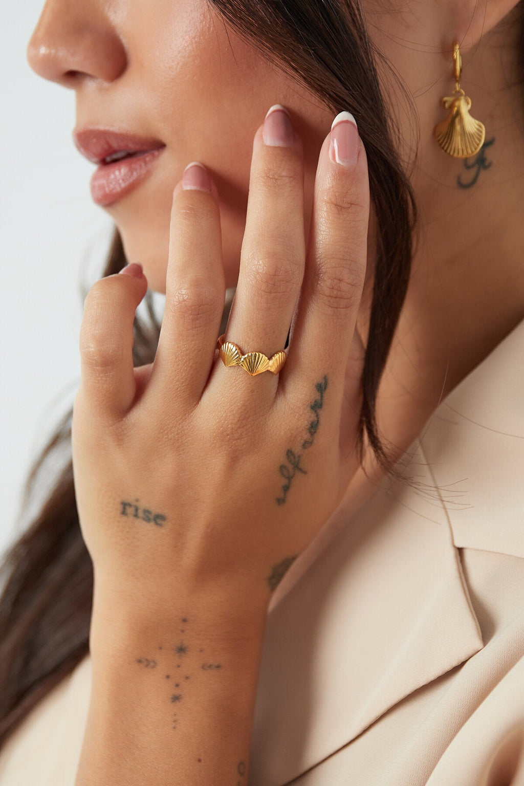 Minimalistische ring met schelpjes - Jewellery Fever